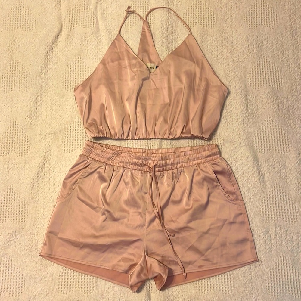 Conjunto Honey Bum de top y pantalón corto rosado viejo